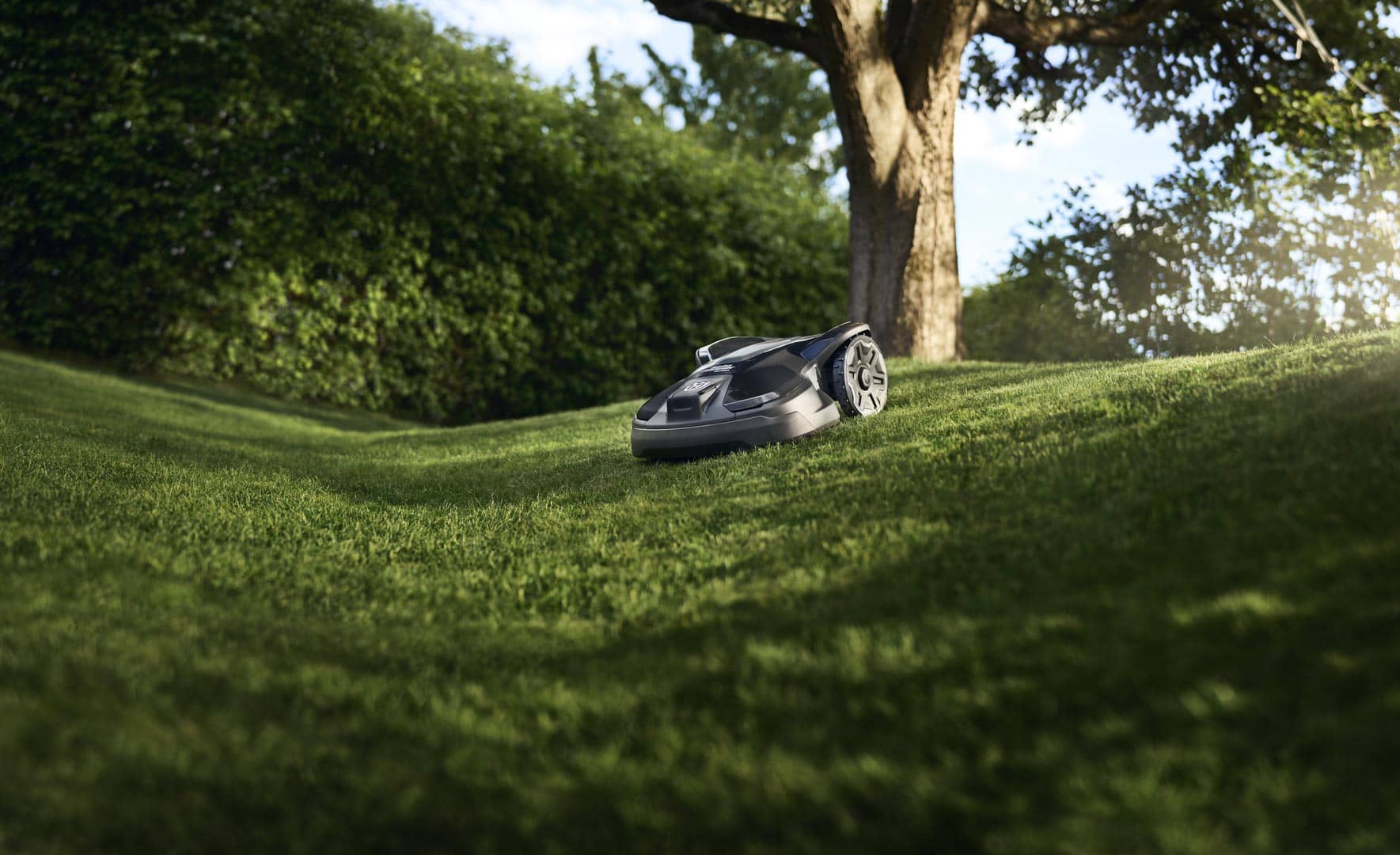 Husqvarna Automower auf einem Rasen